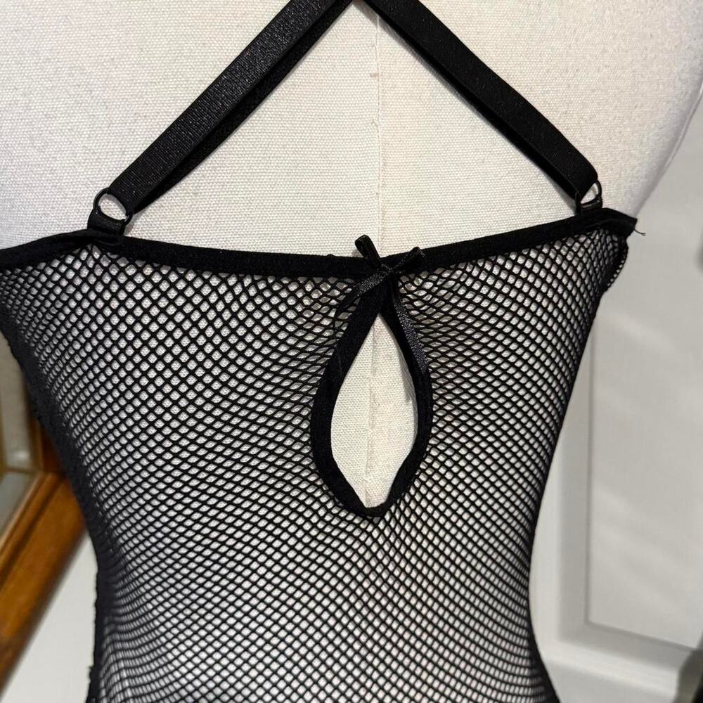 2010s Frederick's Of Hollywood Black Sheer Floral Lace Plunging Lingerie Set - Picture 6 of 8